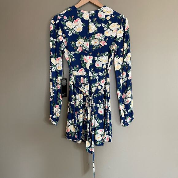 NWT Privacy Please Concord Romper Navy Blue Floral Size‎ Small Deep V-neck Sexy - Picture 13 of 16